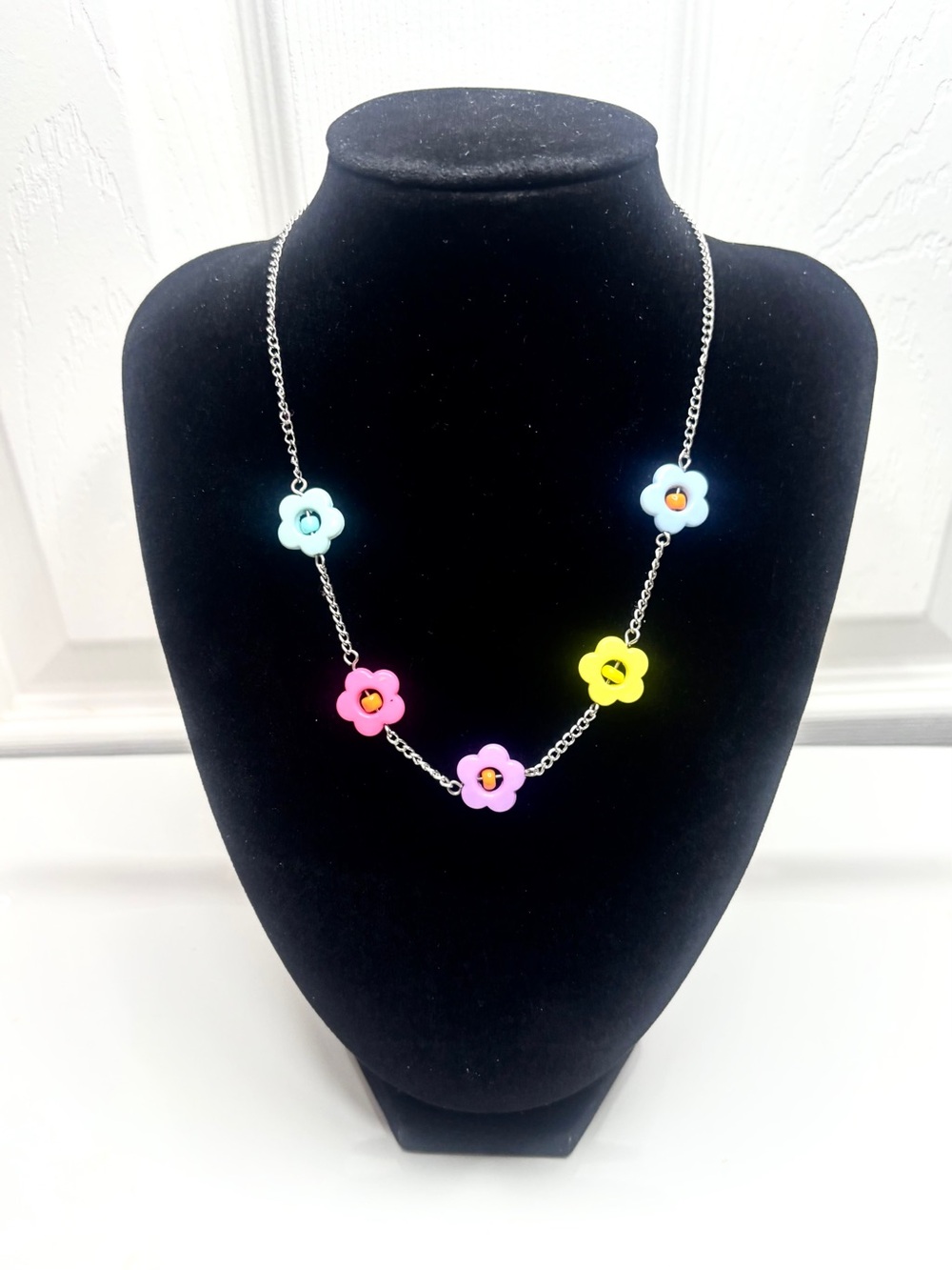Kensie SIGNED Floral Necklace Silver Toned Chain